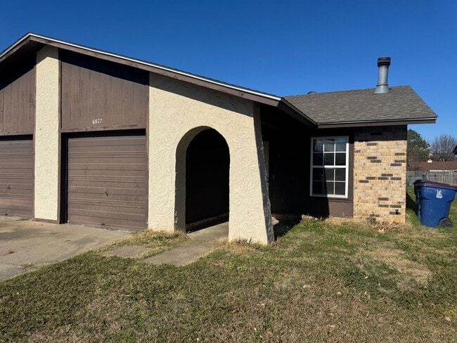 Building Photo - Jackson Street Duplex's Unit 6827