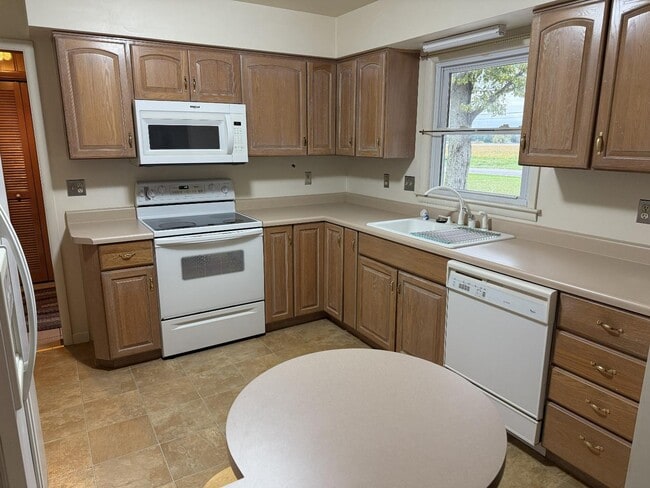 Photo - 123 E Division Rd