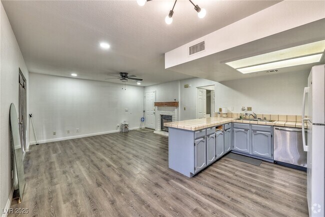Building Photo - 4150 Sanderling Cir Unit 455 Rental