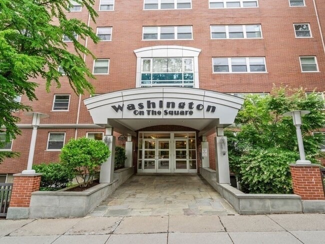 Building Photo - 1600 Beacon St Unit 207
