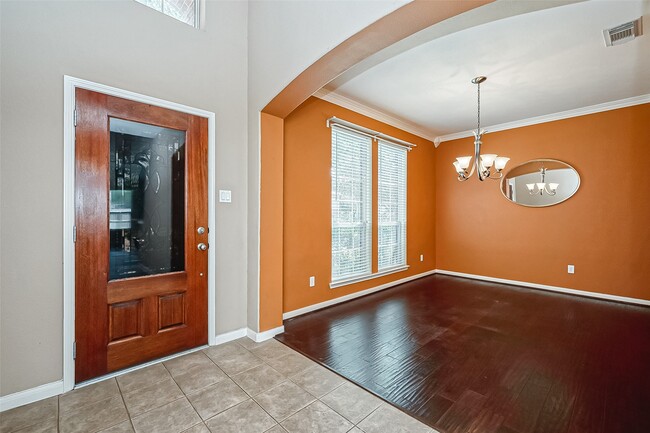 Photo - 2218 Falcon Knoll Ln