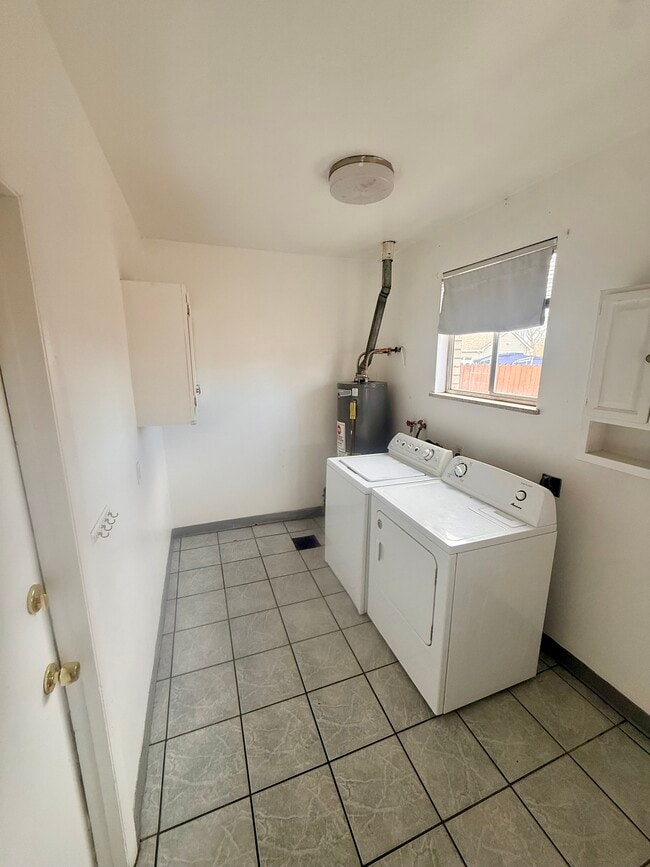 Laundry - 5370 King Ct Unit 2 bd 1ba Regis duplex