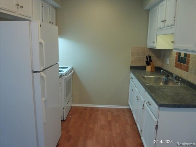 Photo - 22843 Grove St