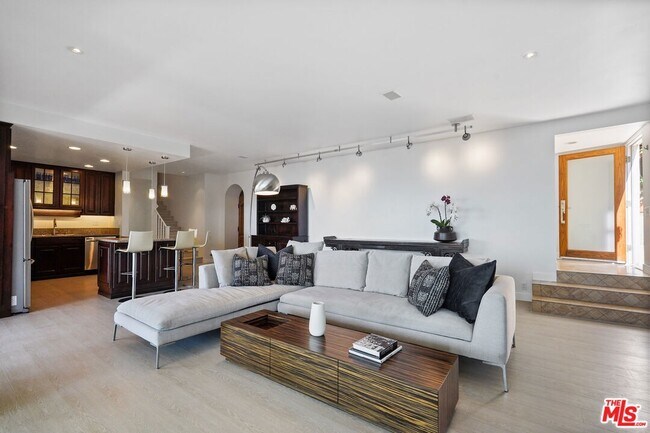 18101 Coastline Dr
