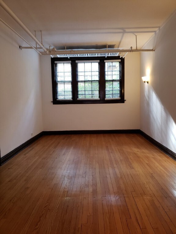 Photo - 1605 W Thome Ave Unidad 2