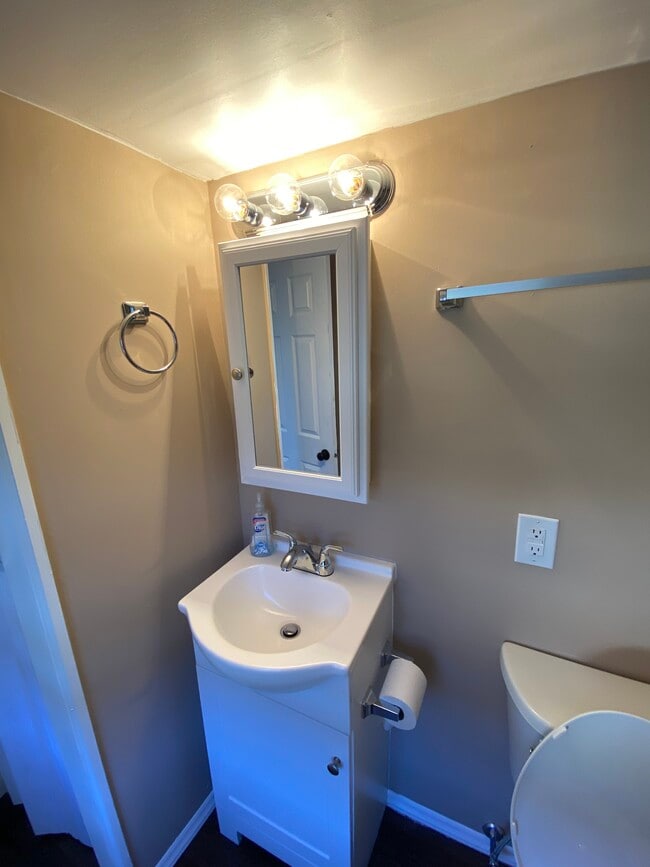 Photo - 207 W Calhoun St Unit 1st floor apt