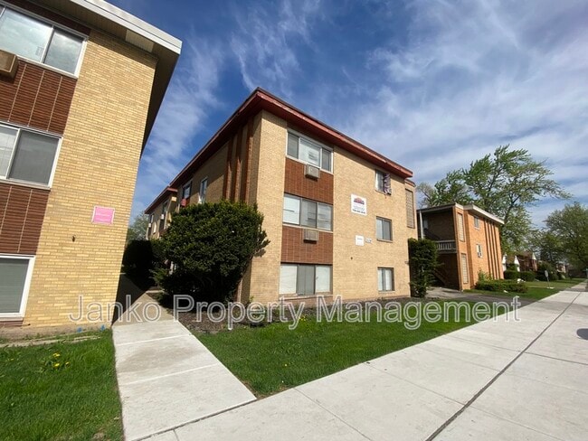 Building Photo - 2108 S 17th Ave Unit GE