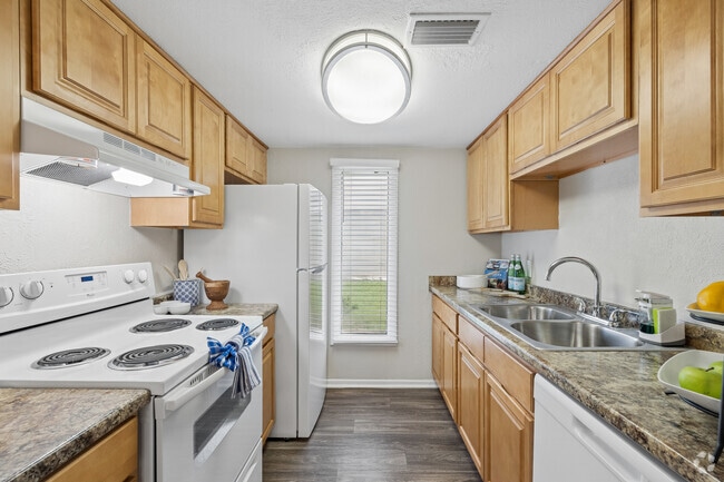 The Ansley - 1BR, 1BA - 889SF - Kitchen