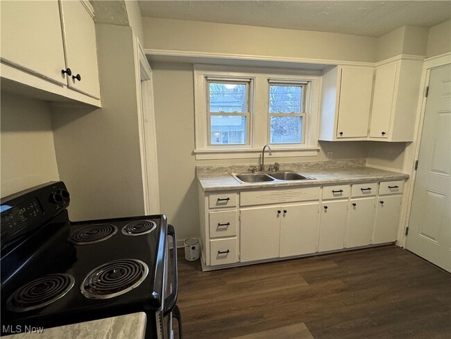 Photo - 767 Roscoe Ave