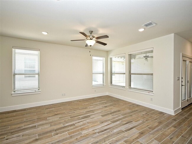 Photo - 408 Parkline Dr