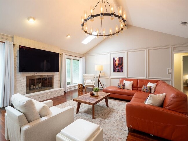 Photo - 2110 Wychwood Dr