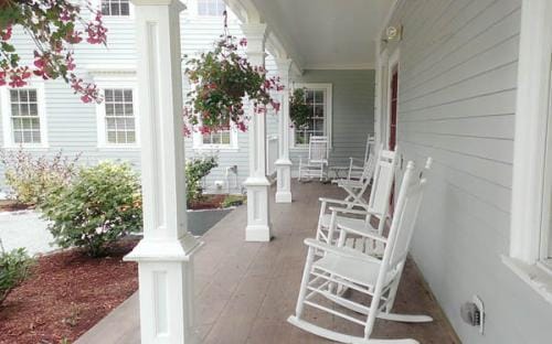 Front Porch - Suffield Commons