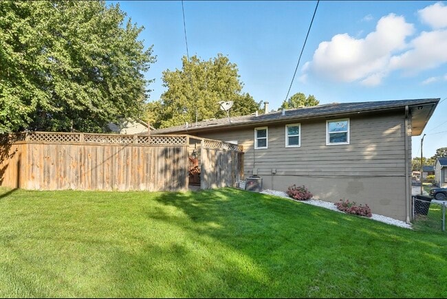 Photo - 11021 Spring St