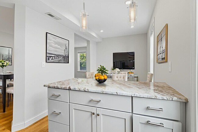 230 Saratoga St Unit 3