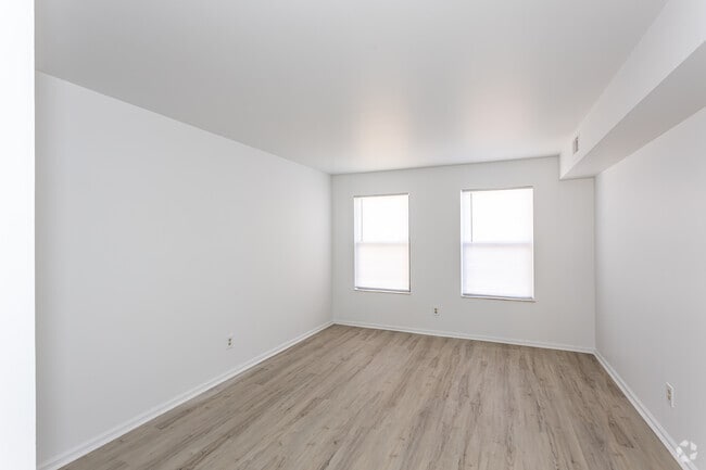 2BR, 1.5BA - 924 SF