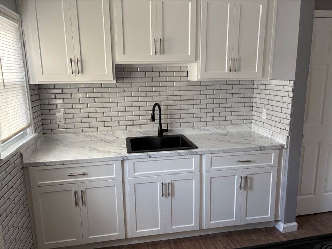 136 Kenview Ave Unit Left