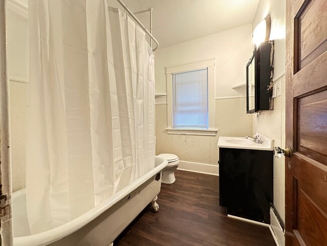 Photo - 841 S 18th St Unidad = 841 S 18th Street #2