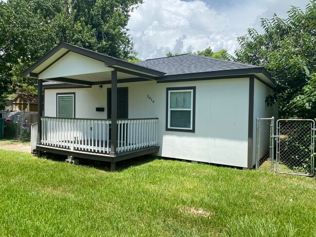 Photo - 2016 Magnolia Dr