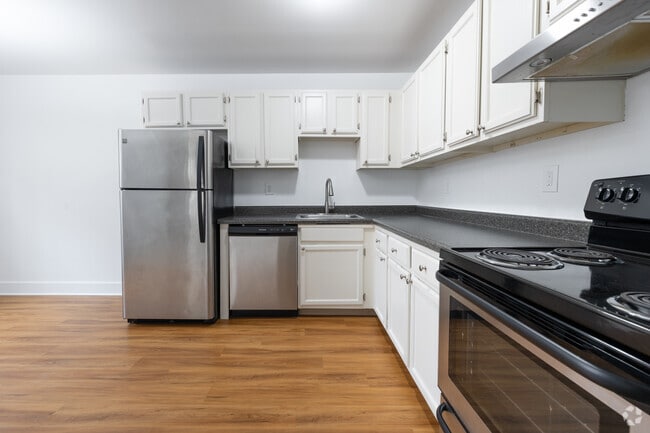 2BR, 1BA - 1,000SF - Kitchen - Harriman Woods Apartments