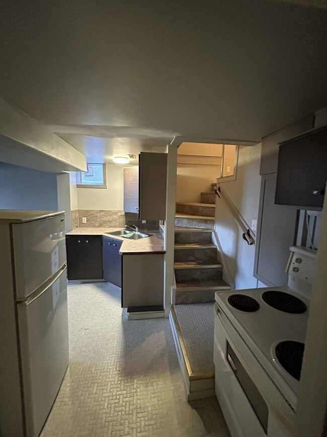 Photo - 131 Avenue M S