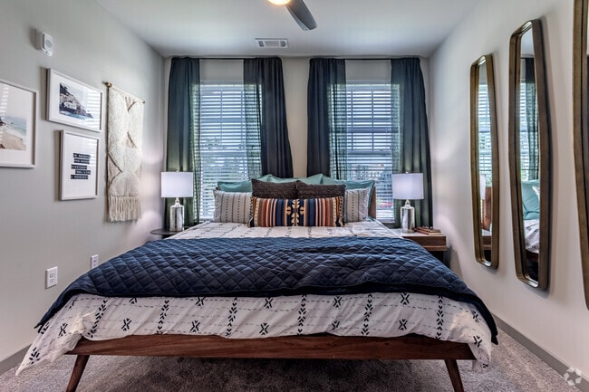 2BR, 2BA - 1020 SF