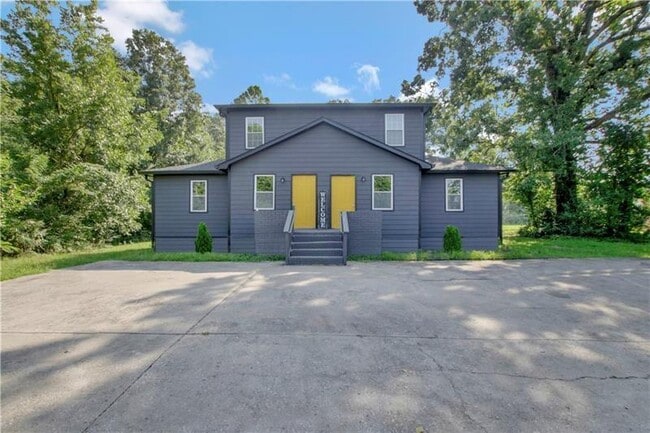 Building Photo - 551 Valley Hill Rd SE