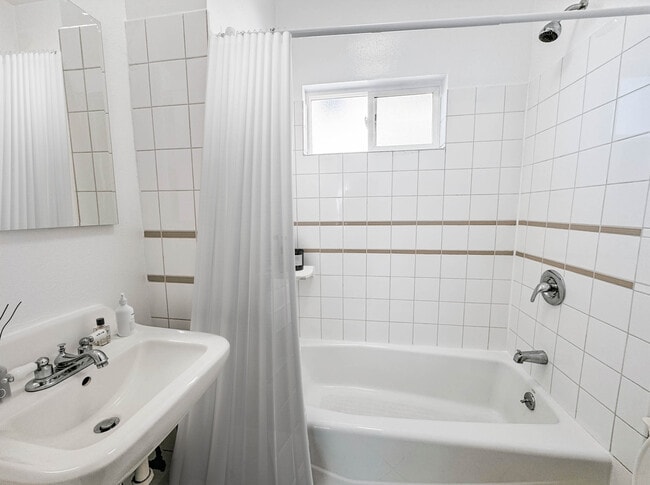 Estudio - Baño - 616 Apartments