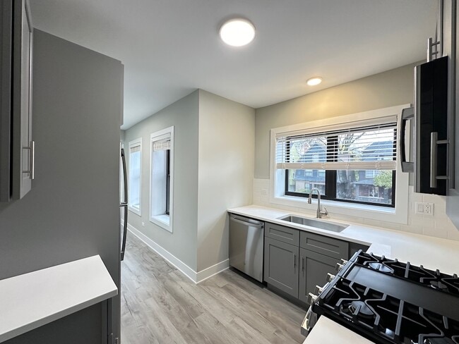 Photo - 1144 Oak Ave Unit W3