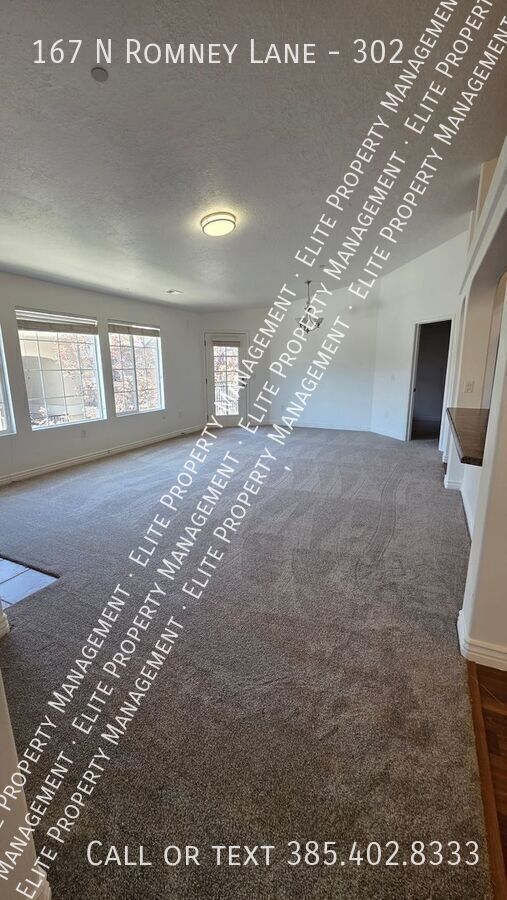 Building Photo - 167 N Romney Ln