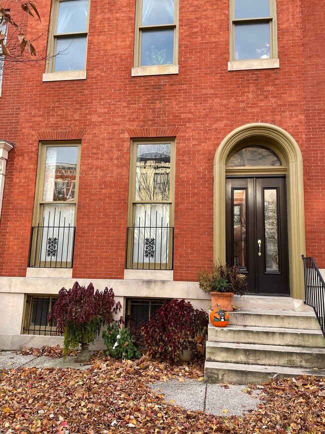 Building Photo - 1728 Bolton St Unit 3