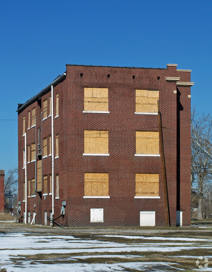 View from the southeast - Murphy Apartments