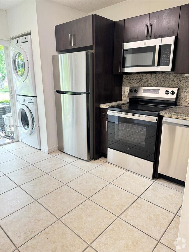 Building Photo - 7900 NW 6th St Unit 102 Rental