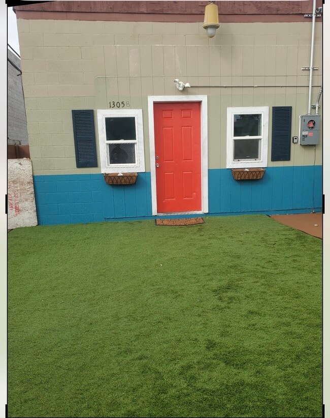 Building Photo - 1305 Palm St