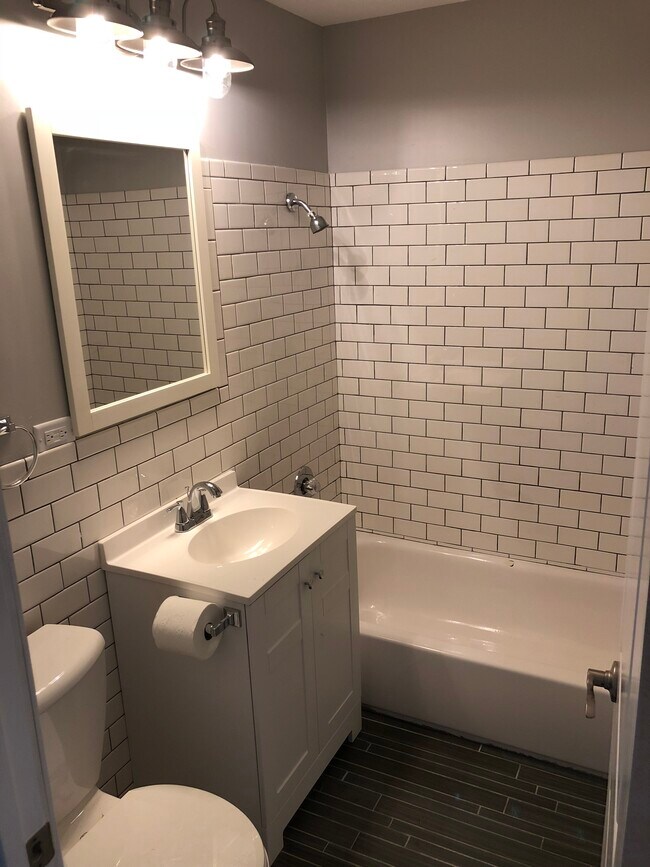 New bathroom - 2446 Aldrich Ave S Unit #301