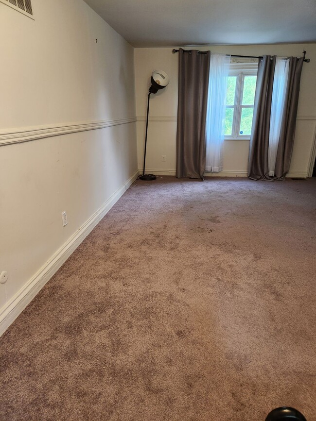 Building Photo - 208 Gulph Ln Unit 2 Rental