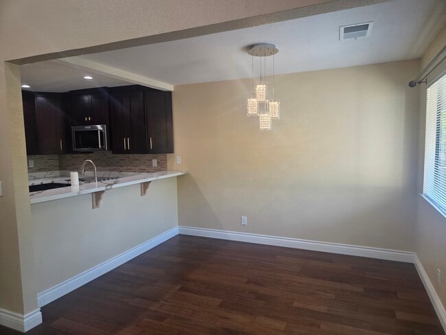 Photo - 5440 Makati Cir