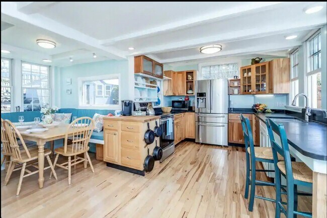 Photo - 170-1 E Main St