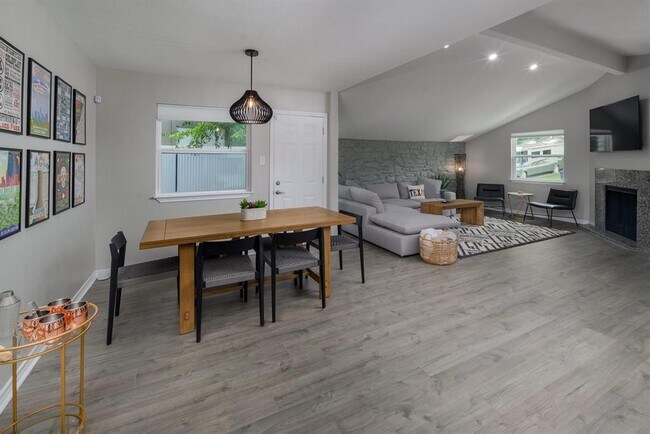 Photo - 1651 Chippeway Ln