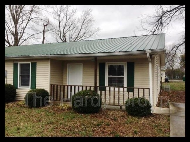 Building Photo - 308 4th Ave NW