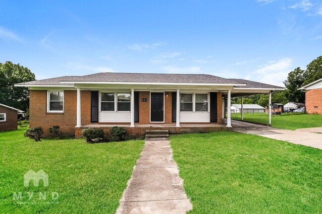 Building Photo - 221 Tanglewood Dr