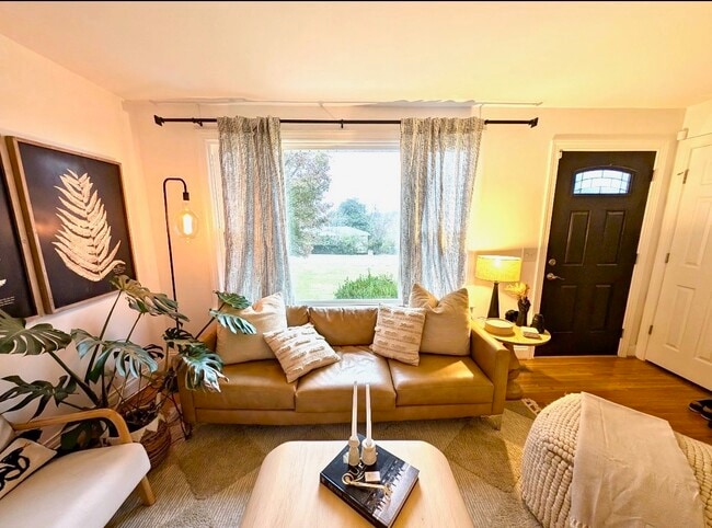 Photo - 2000 Upland Dr