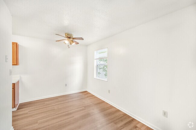 2BR, 1BA - 880SF - Dining Room
