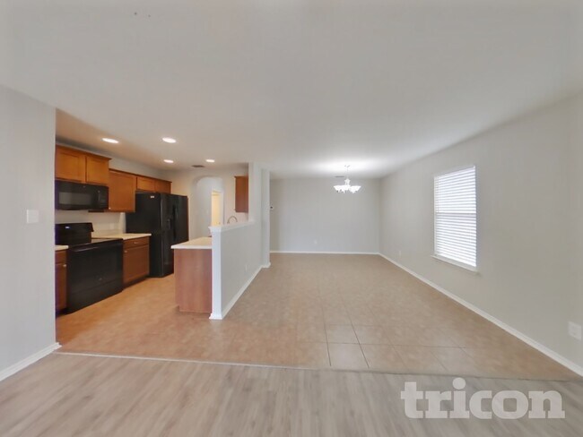 Photo - 2319 Camberly View