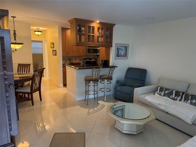 Photo - 467 Golden Isles Dr Unidad 302