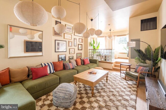 Photo - 2021 4th St NW