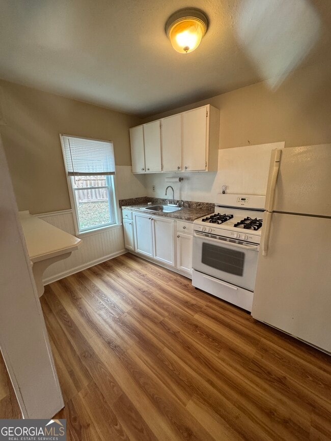 Photo - 105 Mechanic St SE