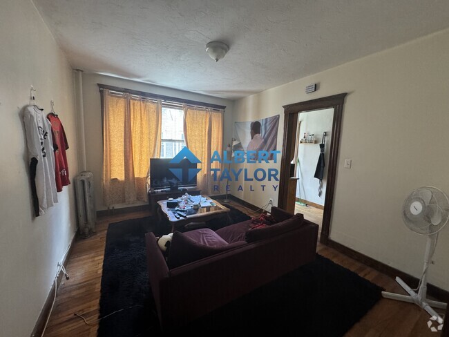 Building Photo - 240 Kelton St Unit 9 2-bed 1-bath Rental