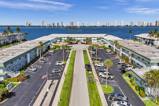 Building Photo - 109 Wettaw Ln Unit 207 Rental