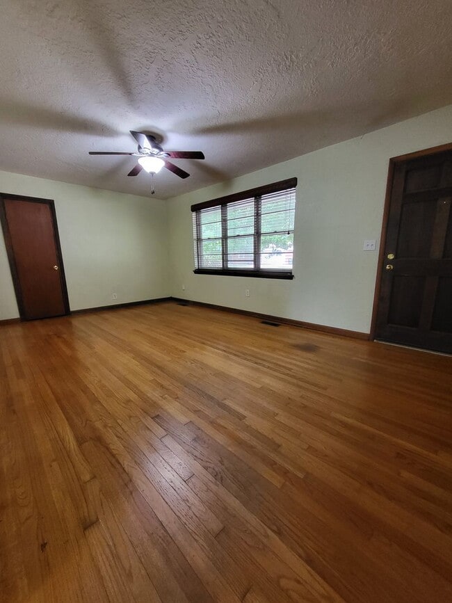 Photo - (3) Bed/(2) Bath in Core Norman!