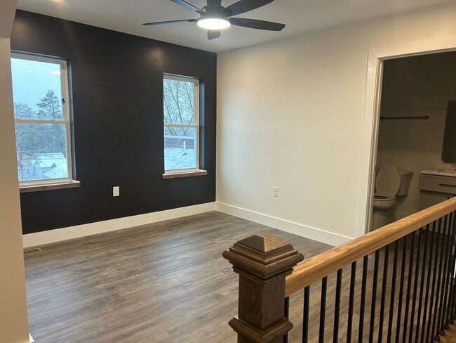 Photo - 132 E Market St